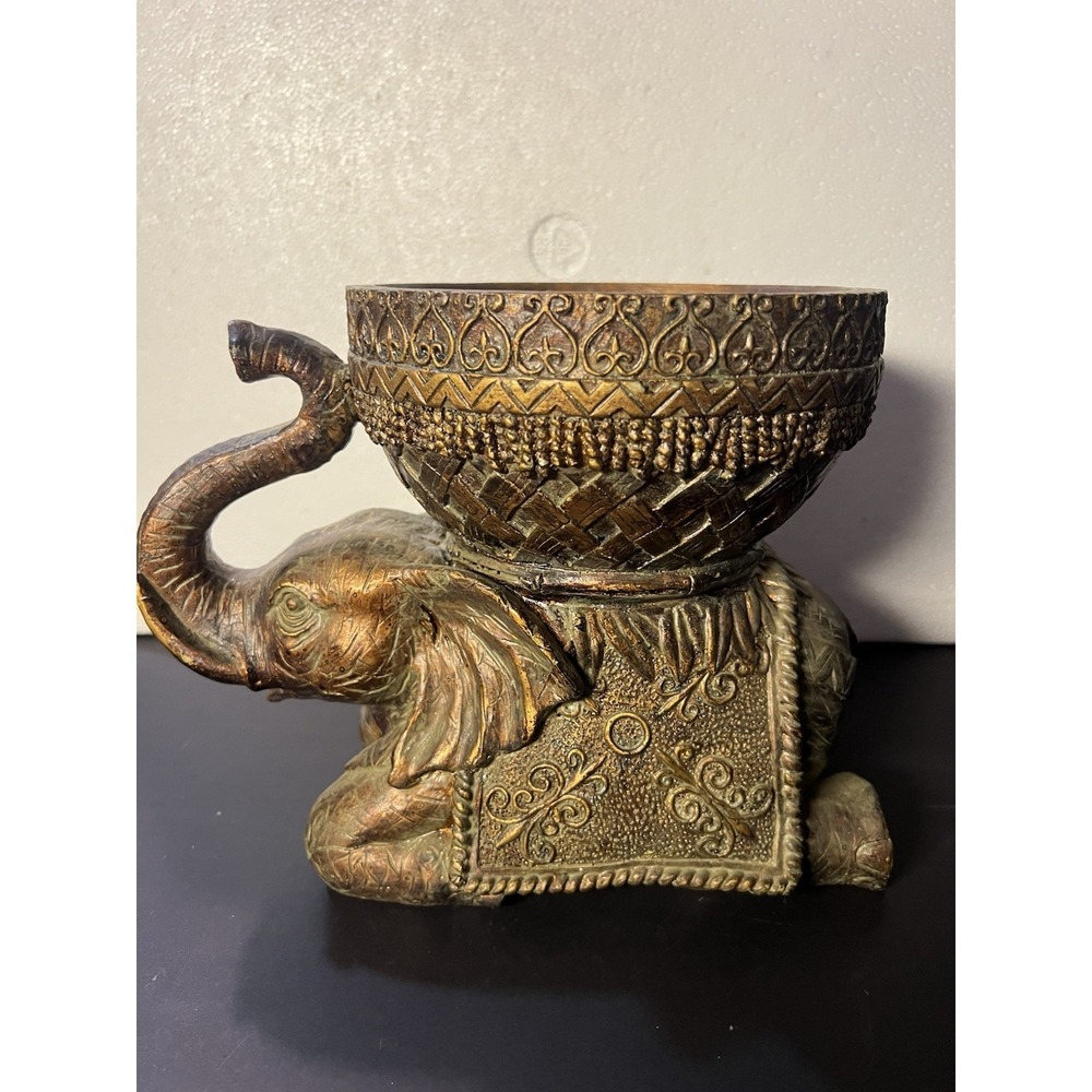 Kneeling Elephant Pot,‎ Trinket, Catchall Holder (1726)
